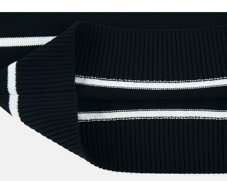 Hem and knit texture in Black/White